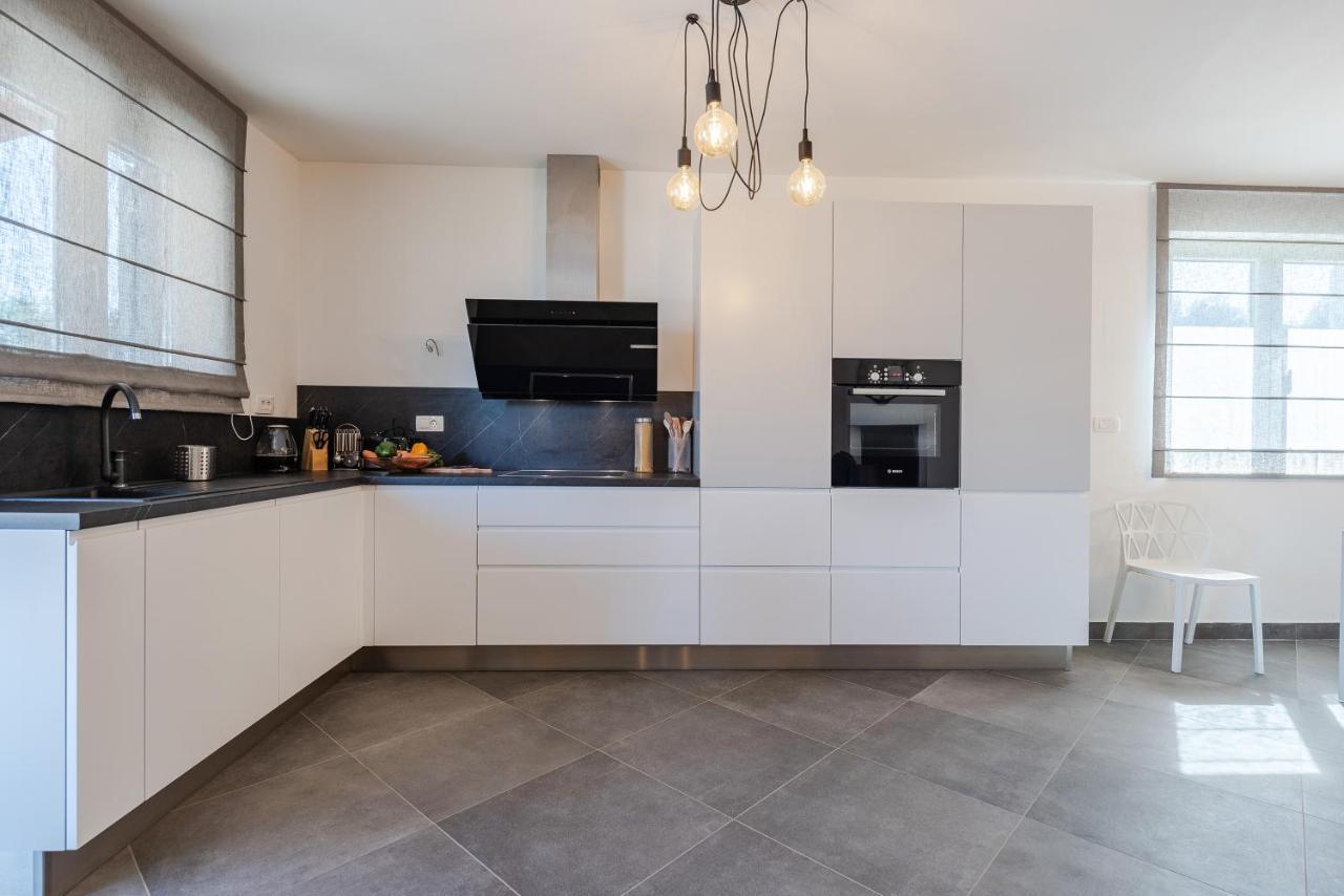 Villa Charm Tkon Exteriör bild