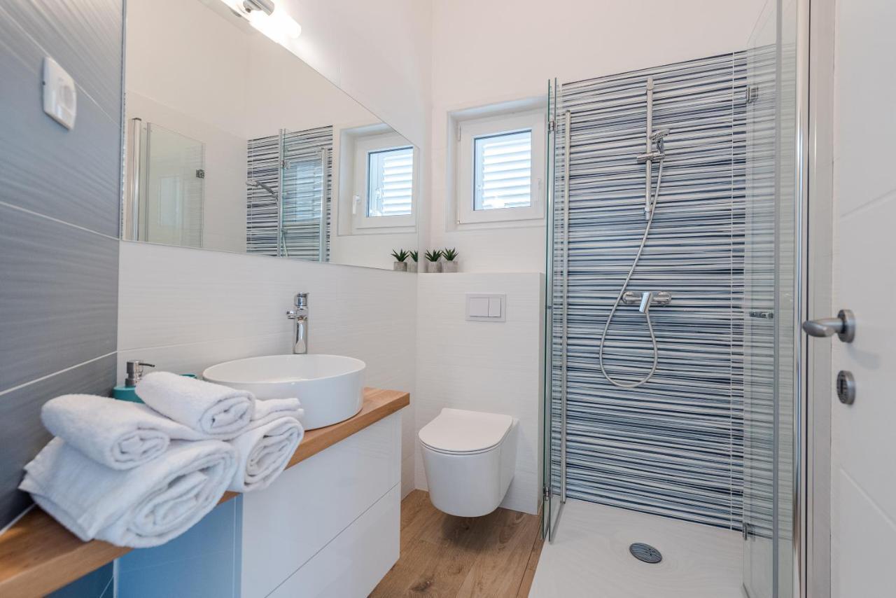Villa Charm Tkon Exteriör bild