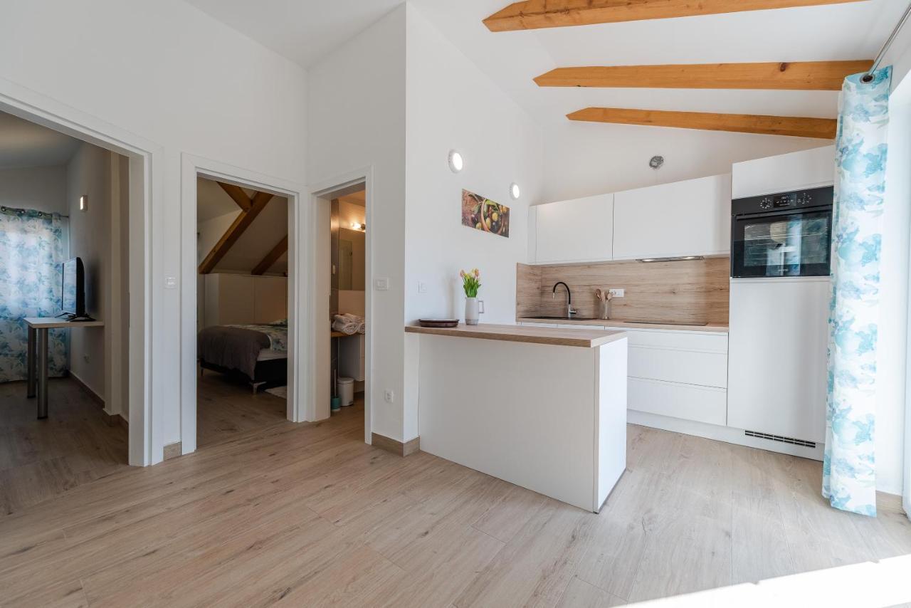 Villa Charm Tkon Exteriör bild
