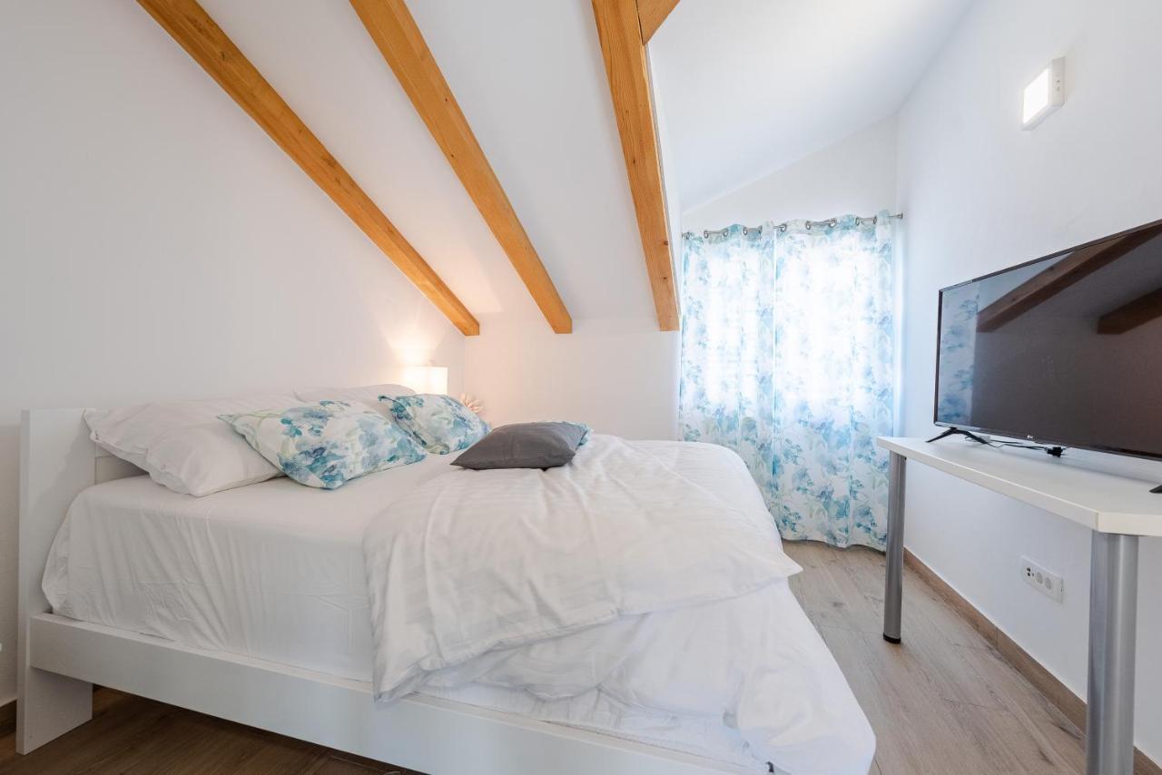 Villa Charm Tkon Exteriör bild