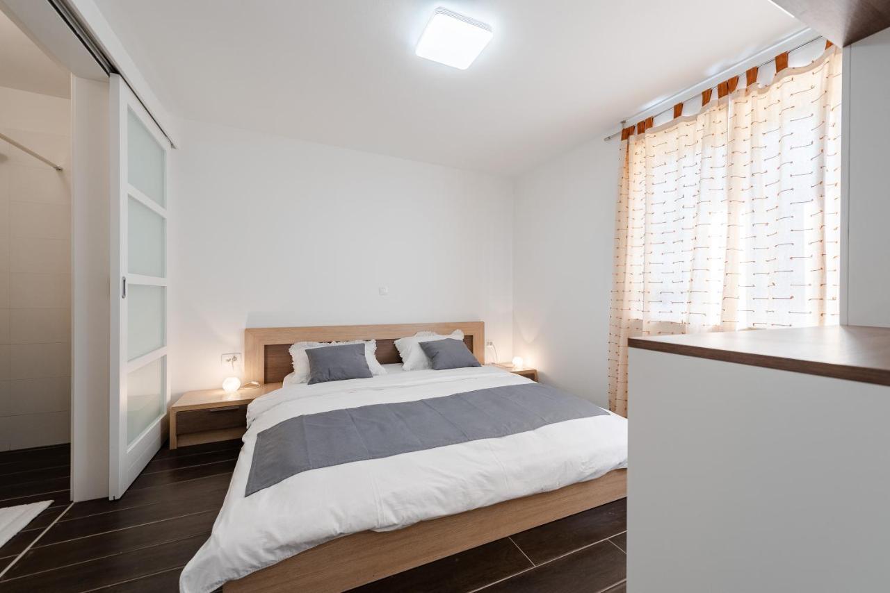 Villa Charm Tkon Exteriör bild